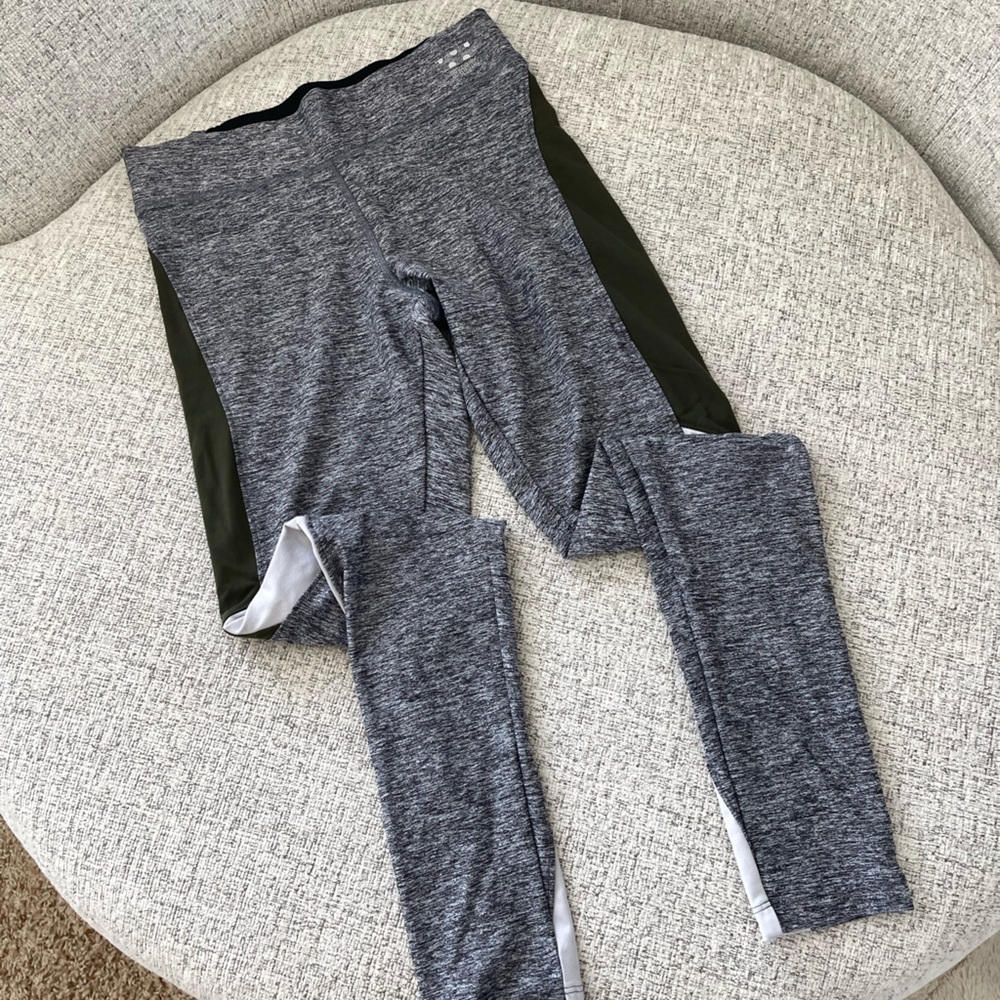Victoria’s Secret PINK workout leggings